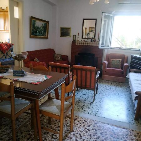 Vacation House Dionysia Villa Aigio Esterno foto