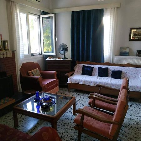 Vacation House Dionysia Villa Aigio Esterno foto