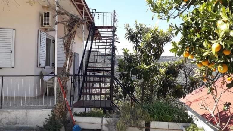 Vacation House Dionysia Villa Aigio Esterno foto