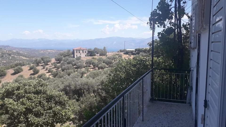 Vacation House Dionysia Villa Aigio Esterno foto
