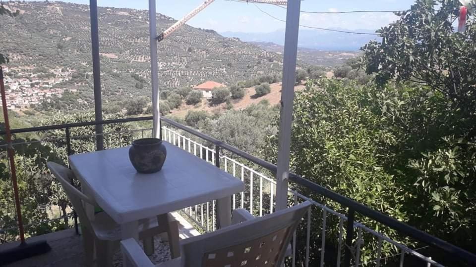 Vacation House Dionysia Villa Aigio Esterno foto