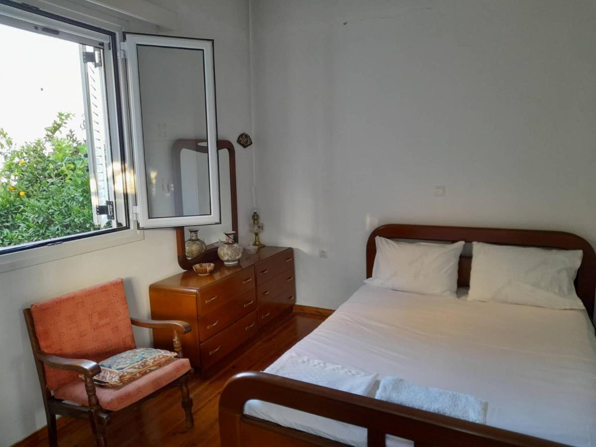 Vacation House Dionysia Villa Aigio Esterno foto