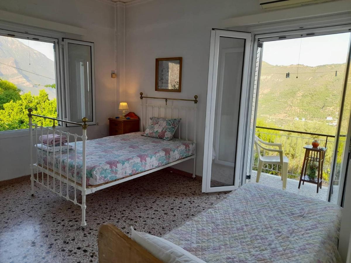 Vacation House Dionysia Villa Aigio Esterno foto